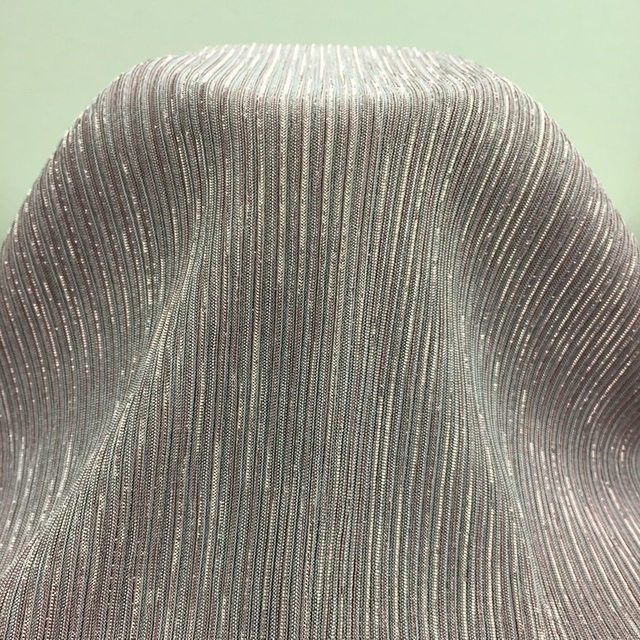 。NO.9586-1 Pleated Metallic Knit｜Shine Bold. Flow Effortlessly. Own the Moment